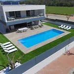 Modern Olivera With Private Pool * カレリャ・デ・パラフルジェリ