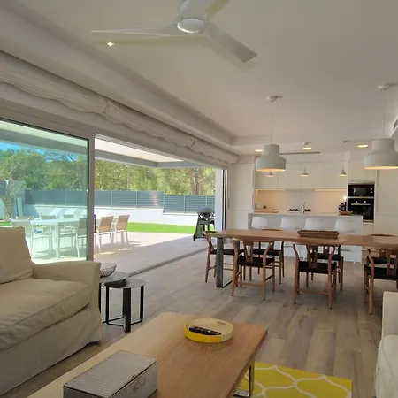 בית נופש Modern Olivera With Private Pool *