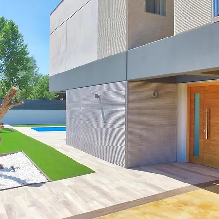 Prázdninový dům Modern Olivera With Private Pool *