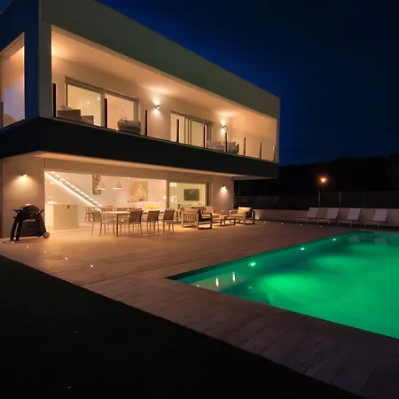 펜션 Modern Olivera With Private Pool *