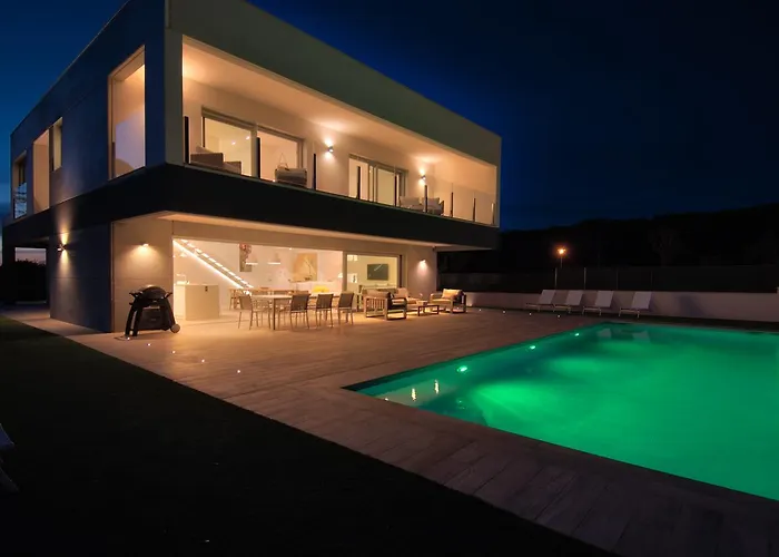 בית נופש Modern Olivera With Private Pool *